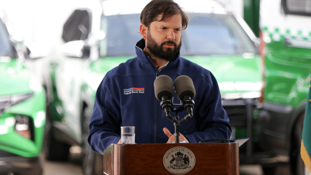 Boric defiende proyecto de FES que pone fin al CAE: “Piensen en las familias también”