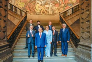 Críticas de diputados a fotografía del Presidente Boric con Díaz-Canel durante visita a México