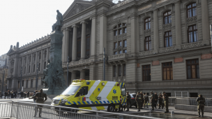 Hombre intentó quemarse a lo bonzo frente al Palacio de Tribunales