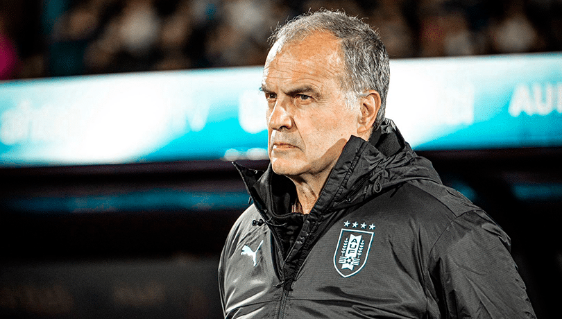 Marcelo Bielsa ‘lima asperezas’ en Uruguay tras polémica con Suárez