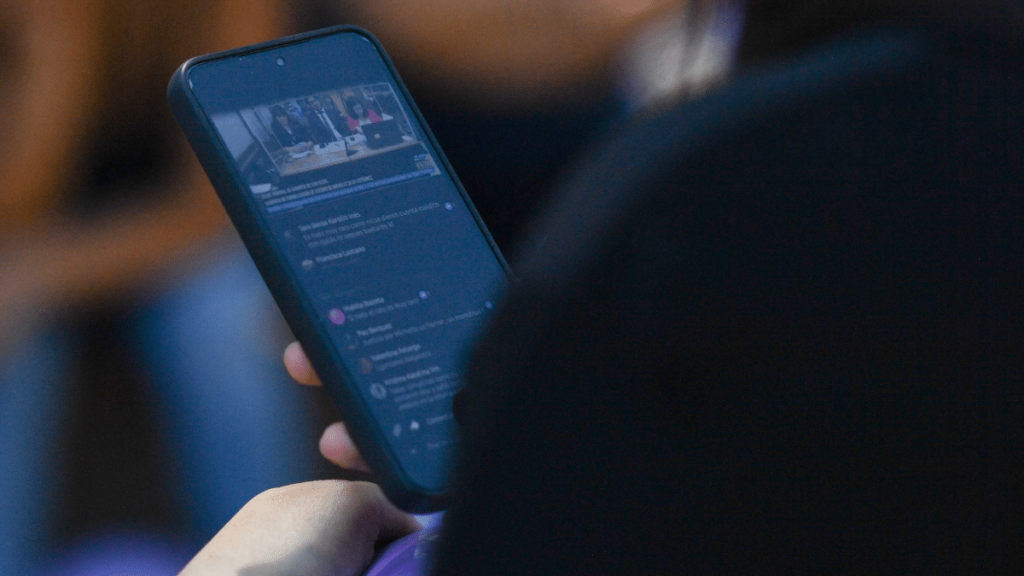 Nomofobia El 64% admite pasar demasiado tiempo en su smartphone.