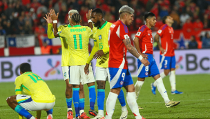 Johnny Herrera apunta a Cepeda y Palacios por el segundo gol de Brasil