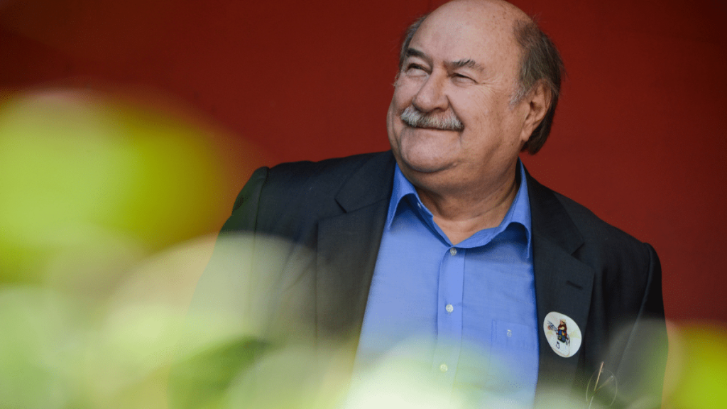 Este martes confirmaron la muerte del escritor chileno Antonio Skármeta. 