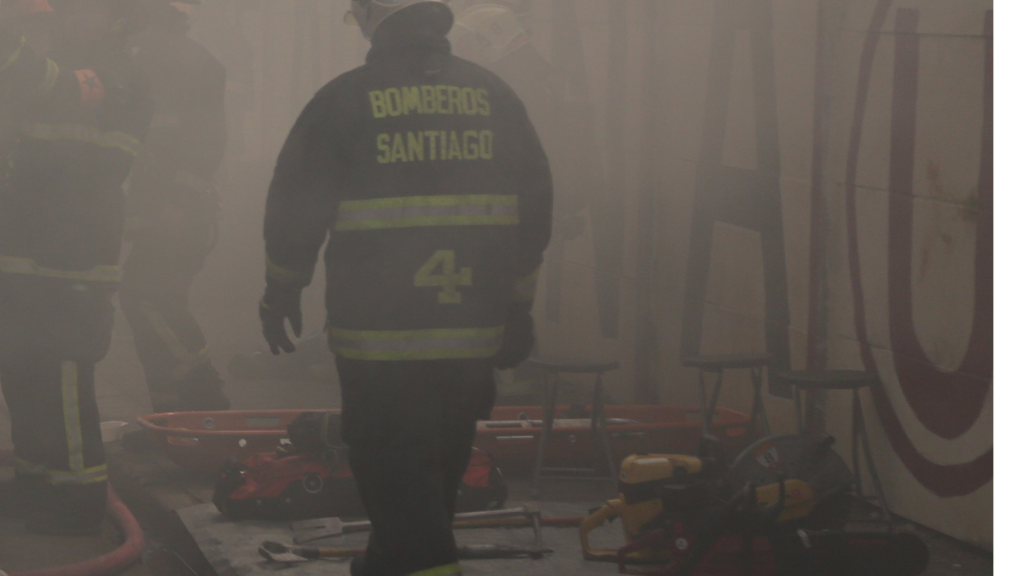 Recoleta: Voraz incendio destruyó tres viviendas