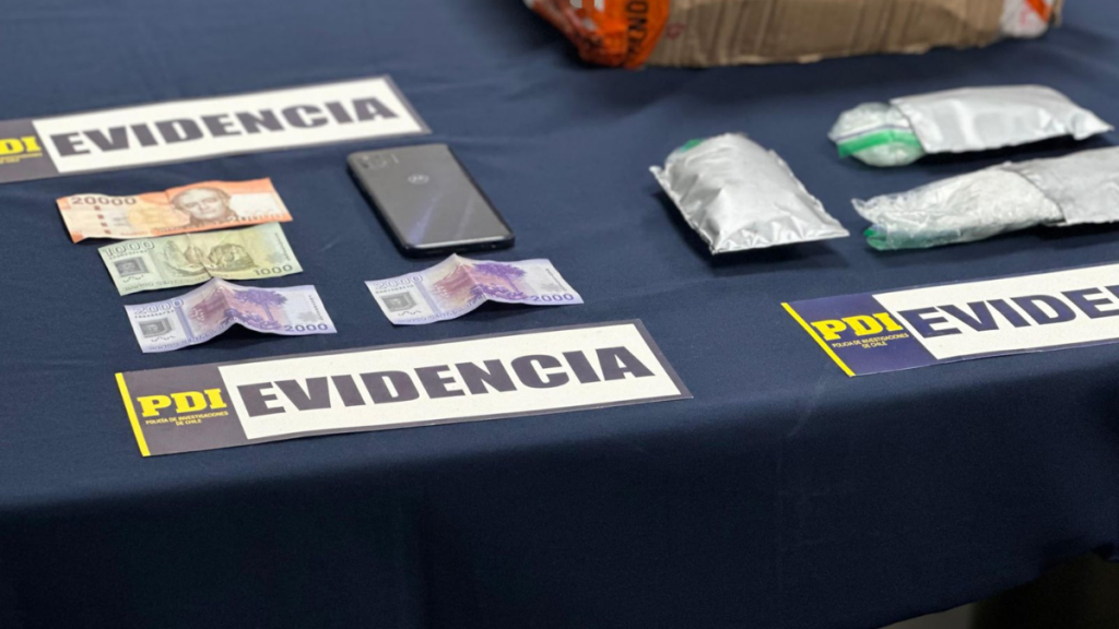 metanfetamina Sujeto es detenido en Chillán por recibir encomienda con más de 300 gramos de metanfetamina granulada.