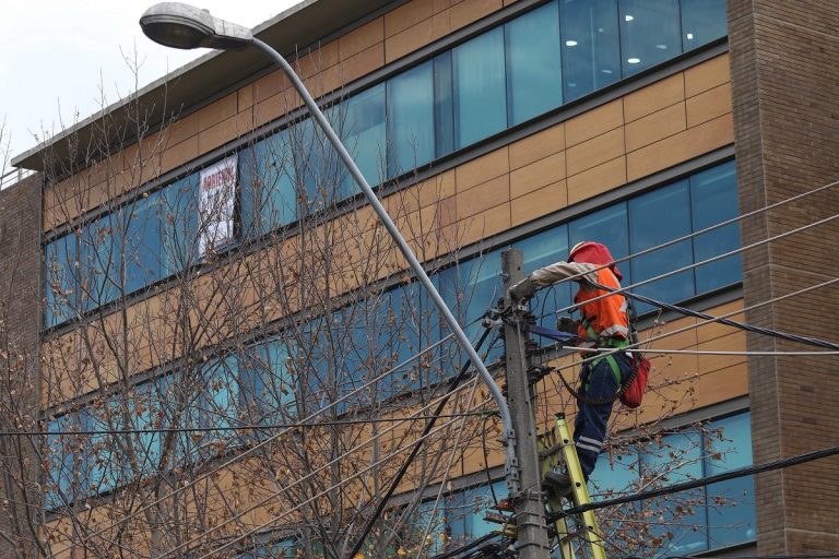 Corte de luz programado afectará este domingo a tres comunas de la Región Metropolitana