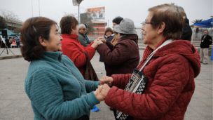 32% de las personas mayores no tiene amigos: Chilenos lanzan aplicación gratuita para fomentar la vida social activa 