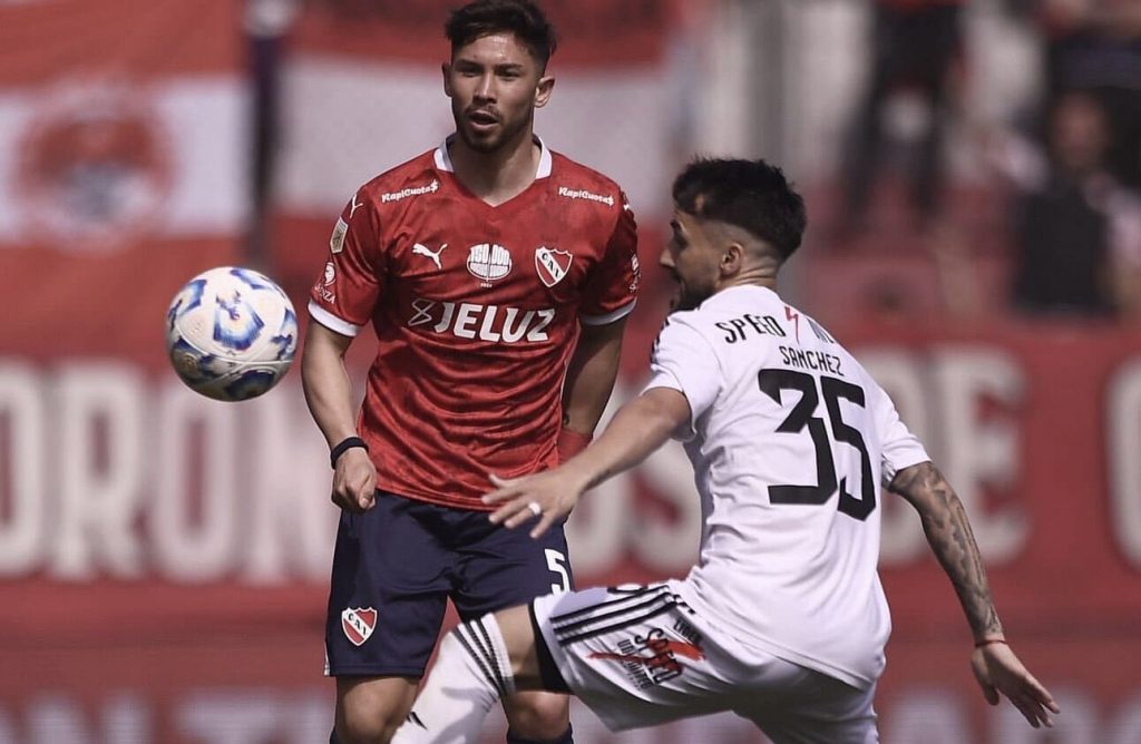 “Chileno, chileno”: Felipe Loyola es figura en triunfo de Independiente ante Riestra