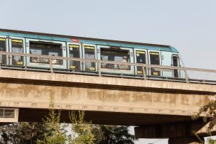 Metro de Santiago informa cierre de tres estaciones de Línea 5 por disturbios en el exterior