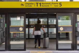 Aeropuerto de Santiago alerta sobre movilización de trabajadores de la DGAC y posibles demoras en vuelos