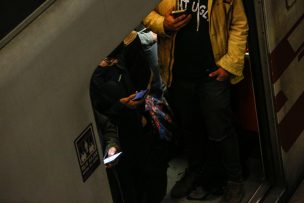 Evacuación de pasajeros en Metro de Santiago tras actos de vandalismo en Línea 2