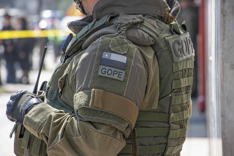 Encuentran una granada en un departamento de Las Condes: Operativo mantiene calles cortadas