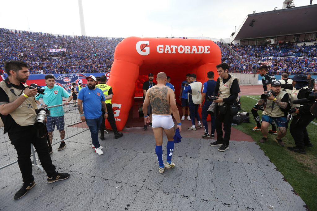 Marcelo Díaz se disculpa tras sus acusaciones de “robo” en el partido de la U contra Everton