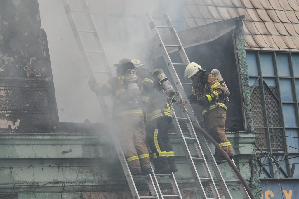 Incendio de gran magnitud afectó a local comercial en Independencia