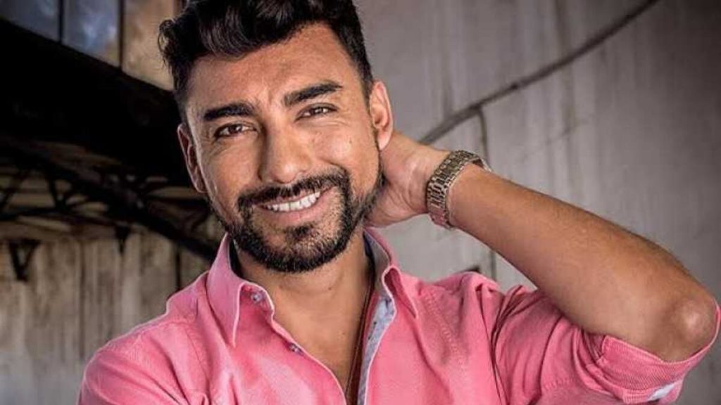 Andrés Caniulef se interesa por compañero en “Palabra de Honor”: “Me gusta, me encanta, es un hombre para enamorarse”