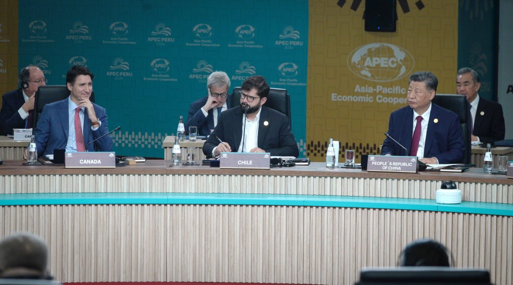 Presidente Gabriel Boric llama a la unidad global en clausura del Foro APEC 2024 en Perú