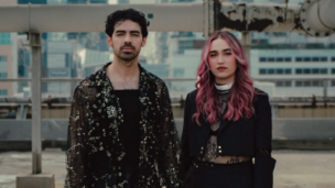 Ela Taubert y Joe Jonas lanzan el video oficial del remix “¿Cómo pasó?”