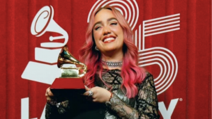 La cantautora colombiana Ela Taubert gana el Latin Grammy a mejor nuevo artista