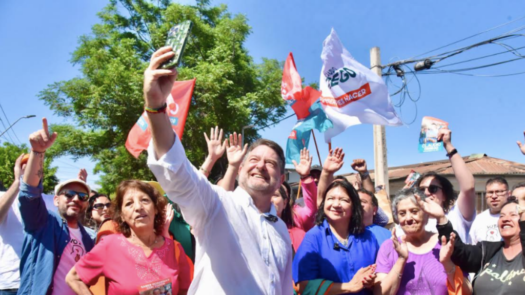 Claudio Orrego da inicio a campaña para segunda vuelta con amplio despliegue en terreno