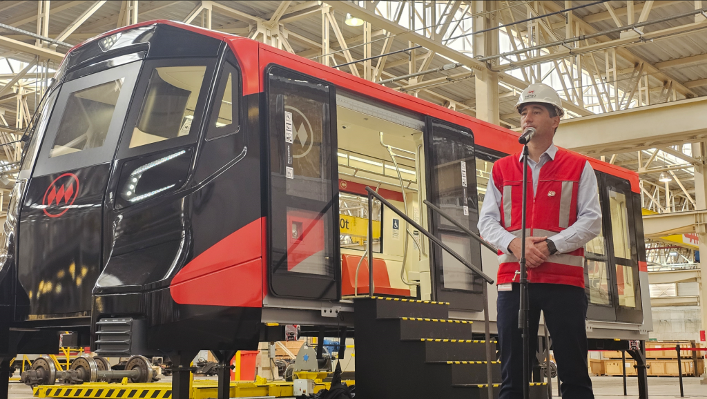 Metro de Santiago presenta maqueta a escala real de trenes de futura L7