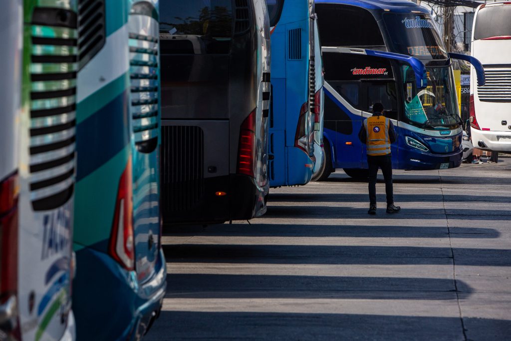 Accidente entre dos buses en Estación Central deja 18 lesionados