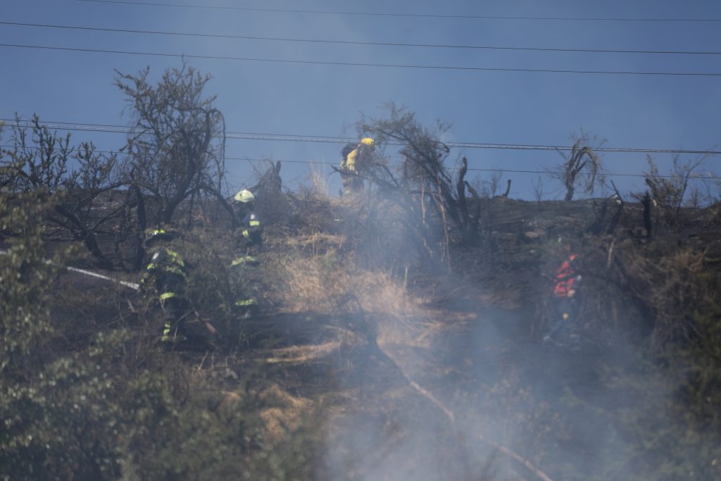 Alerta Amarilla en toda la Región Metropolitana por incendios forestales simultáneos