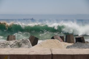 Senapred mantiene Alerta Temprana Preventiva en comunas del borde costero por marejadas anormales