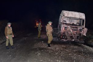 Atentado incendiario en La Araucanía: Vehículos quemados y mensaje alusivo a la WAM