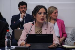 Ministra Vallejo por renuncia de Monsalve: 