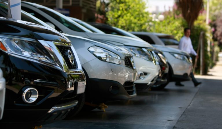 SERNAC emite alerta de seguridad para autos por riesgo de incendio: Revisa los modelos afectados