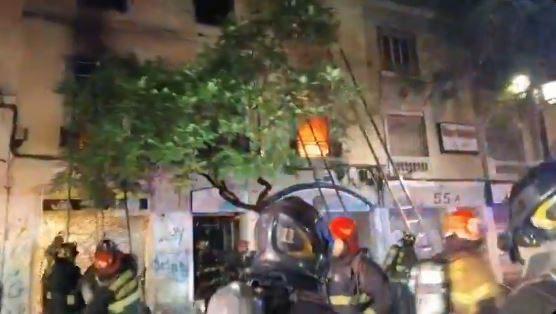 Incendio en casona de Santiago Centro dejó un fallecido y 7 bomberos lesionados