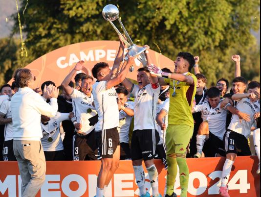 Colo Colo celebra doble corona en el fútbol joven: triunfaron en Proyección y Sub 18