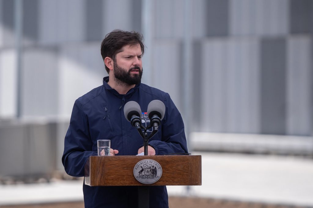 Boric en obras del nuevo Hospital de Ñuble: “Vamos a mejorar la salud pública pensando en el largo plazo