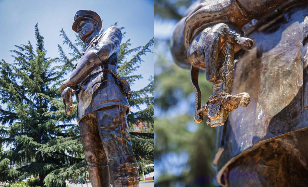 Roban espada del monumento al Teniente Merino en Lo Barnechea