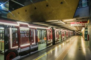 Las luces del Tren Navideño Coca-Cola Sin Azúcar llegan a Metro de Santiago