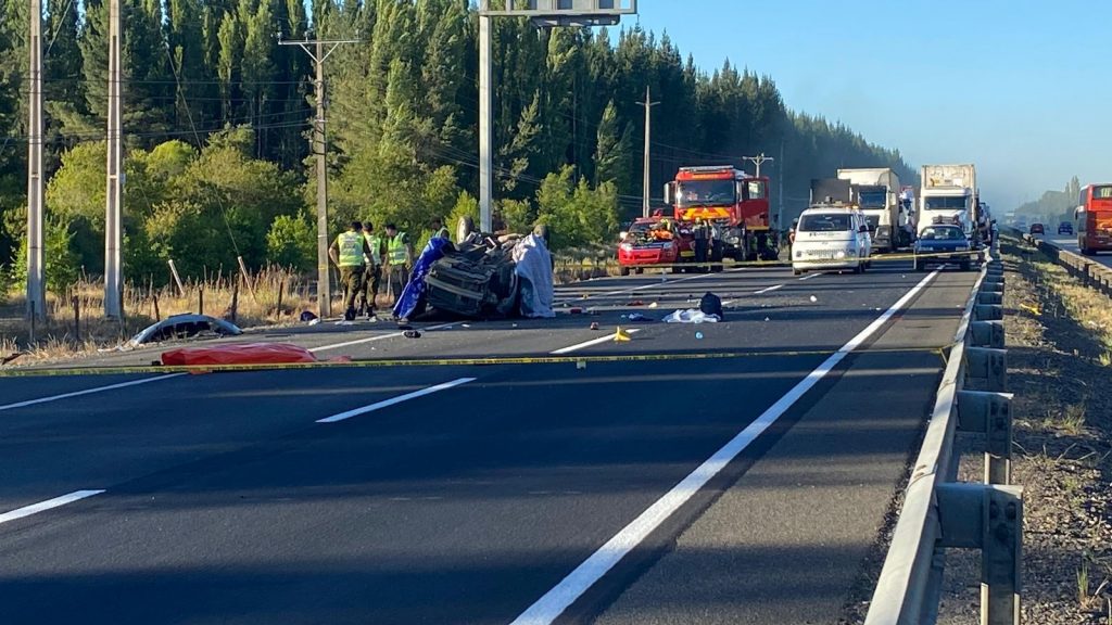 Cuatro adultos y un lactante fallecidos deja accidente de tránsito en Ruta 5 Sur