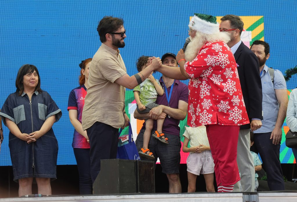 Presidente Boric lidera Festival Navideño 2024 en el Estadio Nacional