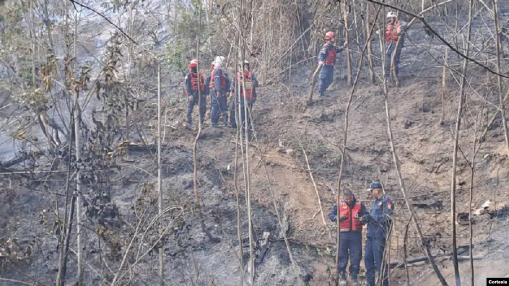 Al menos tres fallecidos al estrellarse avioneta cerca de zona residencial de Caracas