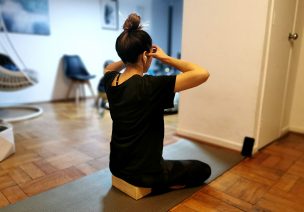 Guía esencial para practicar yoga en casa y mejorar tu bienestar