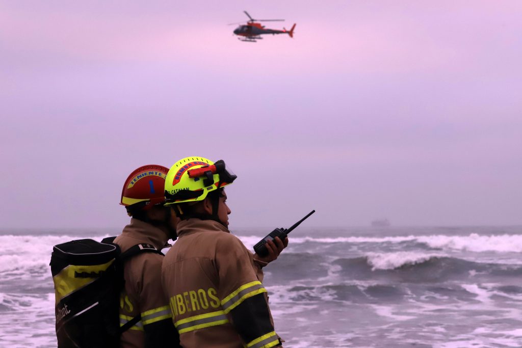 Dos fallecidos y siete desaparecidos tras naufragio de embarcación en Los Lagos