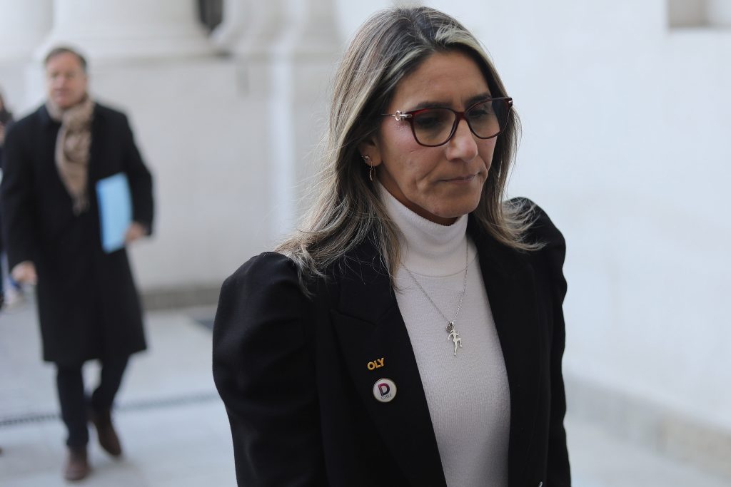 Diputada Erika Olivera sufre accidente de tránsito camino al Congreso