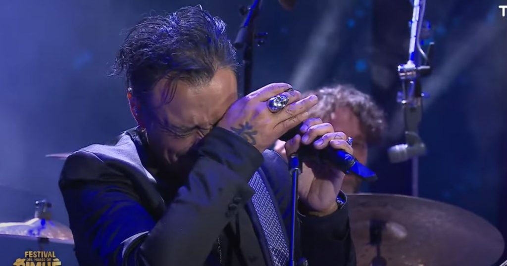 Vocalista de Lucybell rompe en llanto en Olmué 2025: Agradeció al personal de salud por salvar a su hija