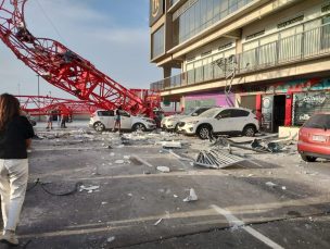 Grúa se desplomó sobre gimnasio Smart Fit en Arica: al menos una persona fallecida