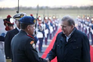 Venezolano Edmundo González llega a Ecuador como parte de una gira