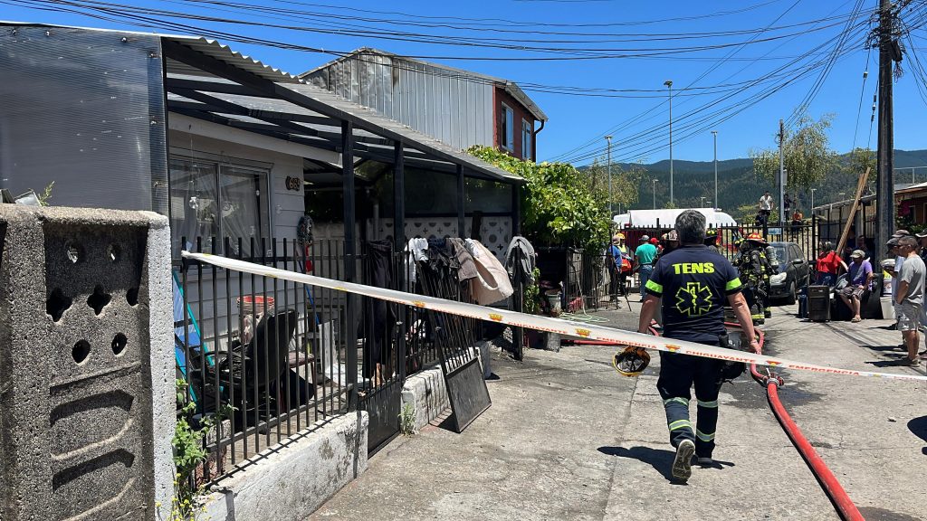 Tres fallecidos tras incendio en Chiguayante: Bomberos pide mantener despejados accesos a zonas residenciales