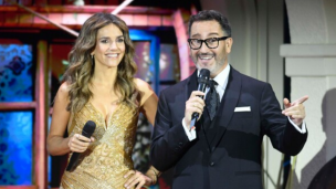 María Luisa Godoy deslumbra en Olmué con un vestido dorado diseñado por Gabriel Lage