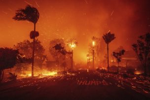 Incendio en California obliga la evacuación de 30 mil personas