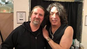 Fallece Karl Cochran, guitarrista de KISS, en accidente automovilístico causado por su madre de 90 años