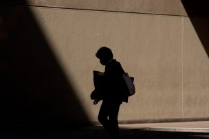 Número de estadounidenses que solicitó ayudas por desempleo alcanza su mayor nivel en 3 meses