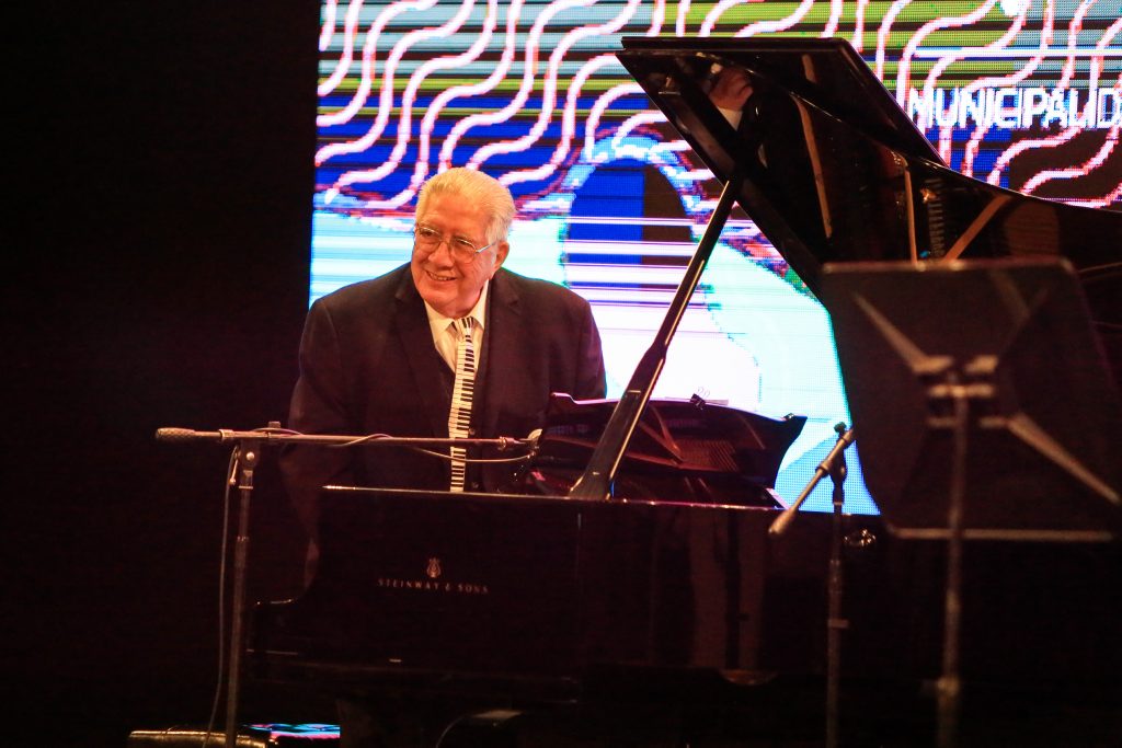 Icono de nuestro país: Valentín Trujillo se presenta junto a Myriam Hernández